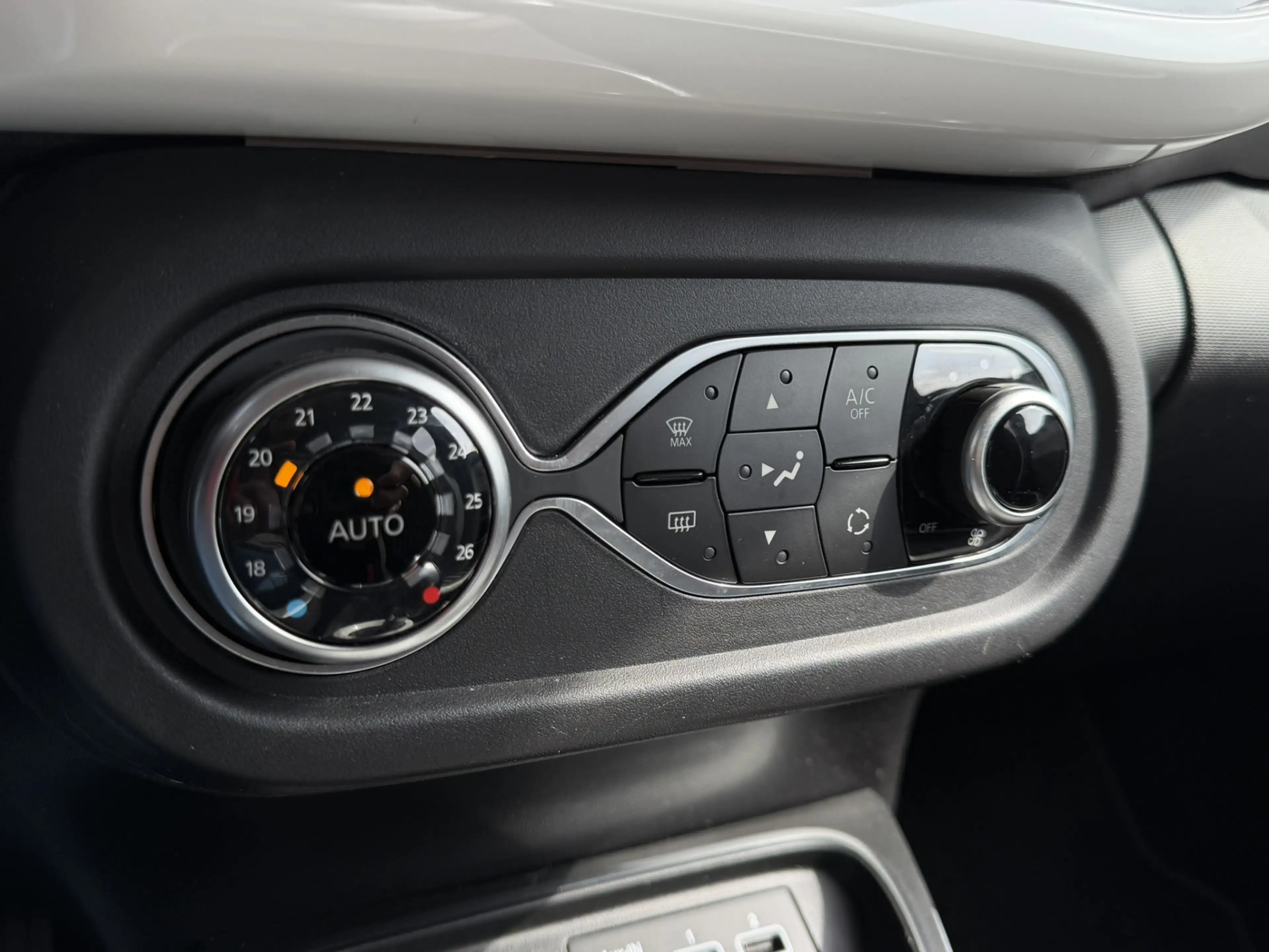 Renault Twingo Z.E. R80 E-Tech Techno 22 kWh Clima H-Leder CarPla — photo 11