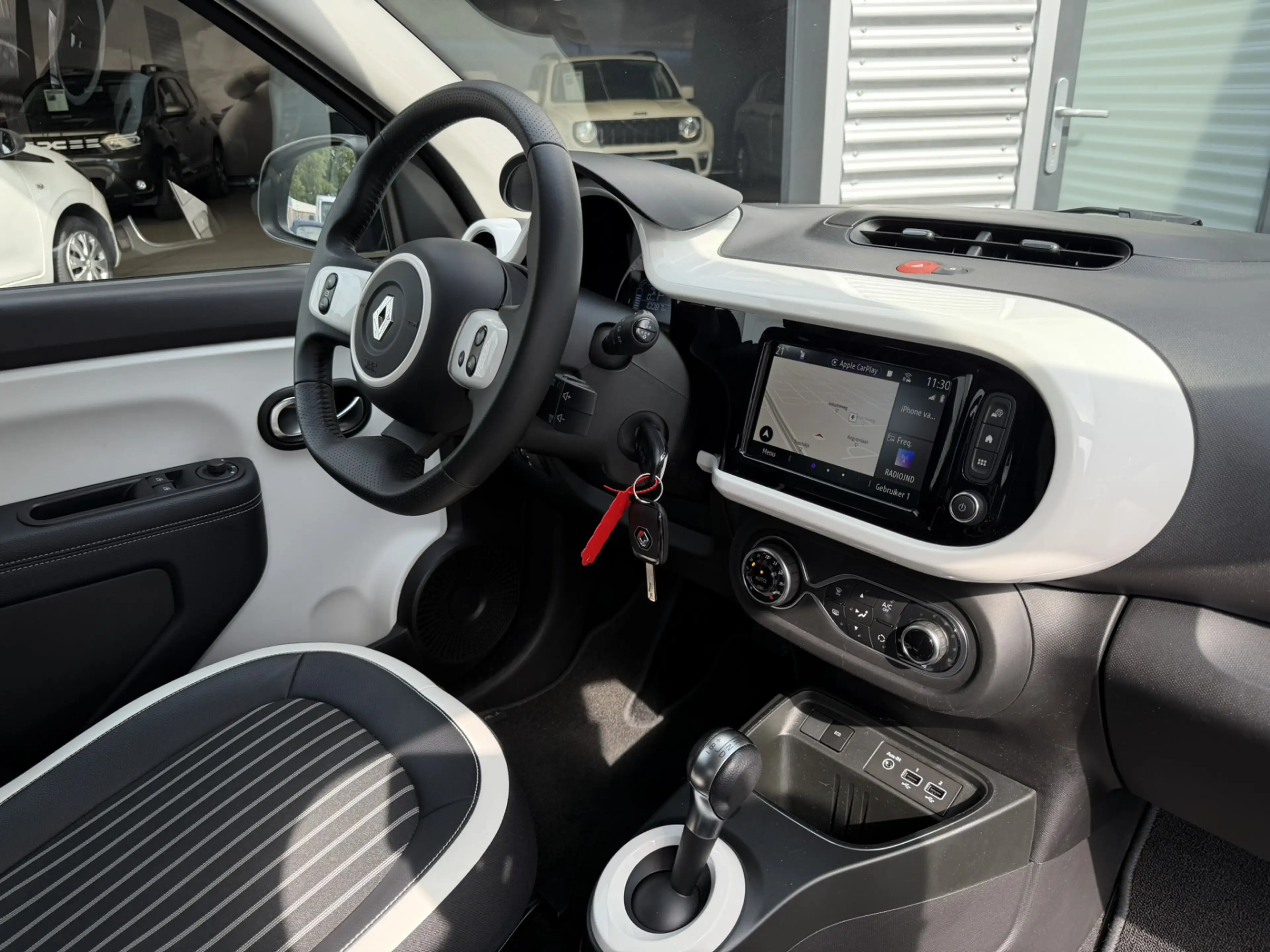 Renault Twingo Z.E. R80 E-Tech Techno 22 kWh Clima H-Leder CarPla — photo 7