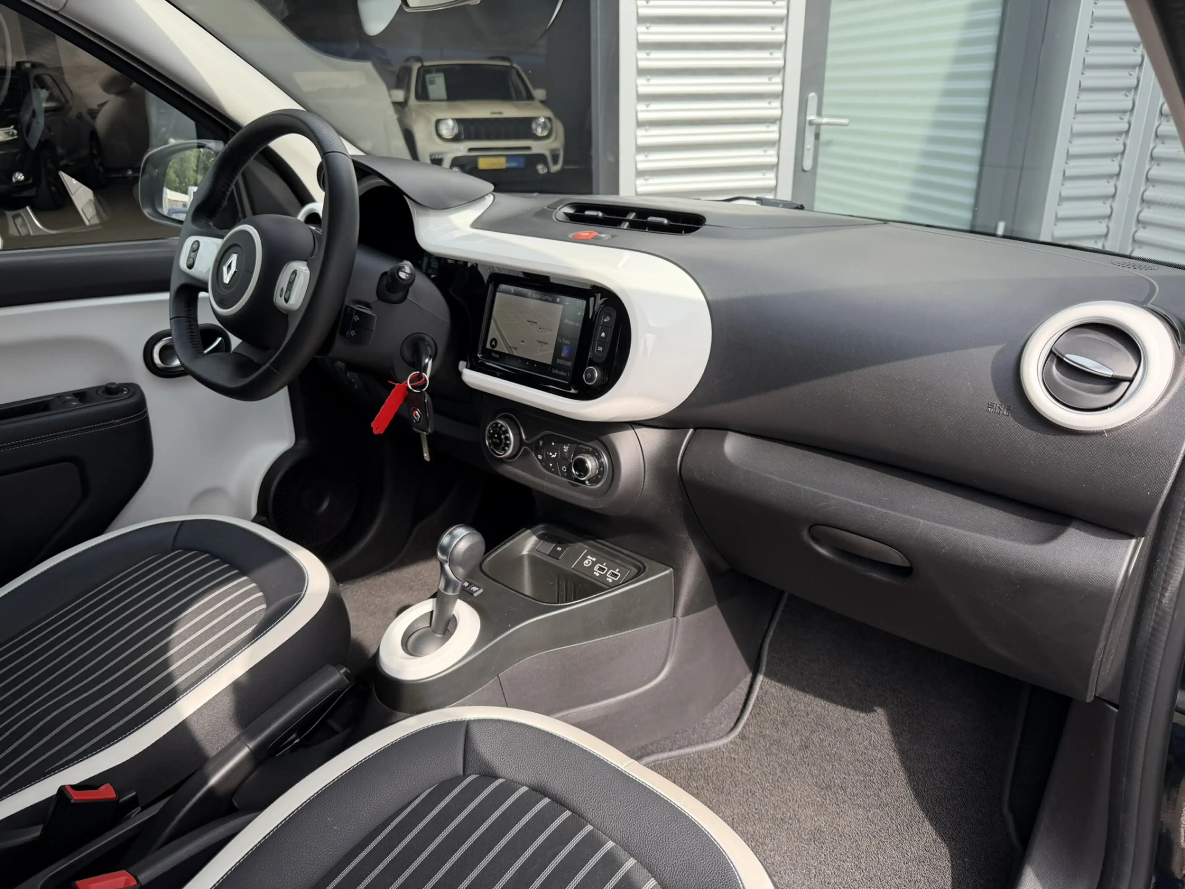 Renault Twingo Z.E. R80 E-Tech Techno 22 kWh Clima H-Leder CarPla — photo 14