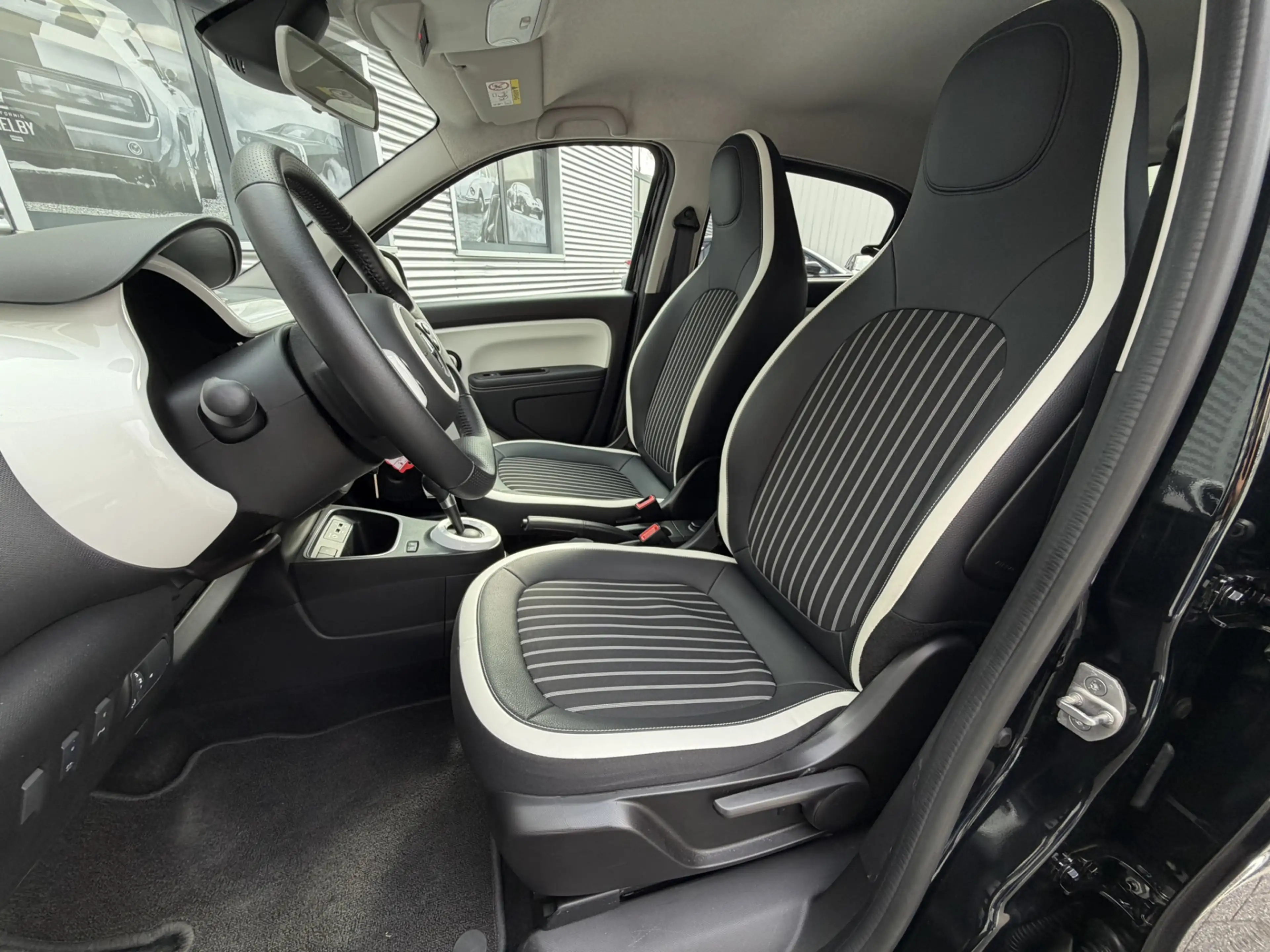 Renault Twingo Z.E. R80 E-Tech Techno 22 kWh Clima H-Leder CarPla — photo 5