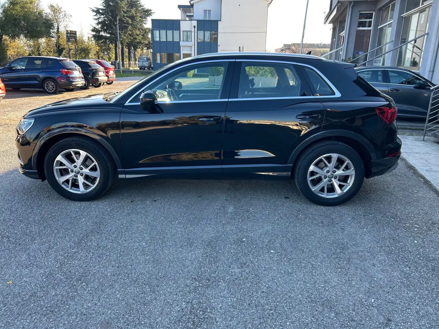 Audi Q3 Business Advanced 2.0 40 TFSI Černá - 2