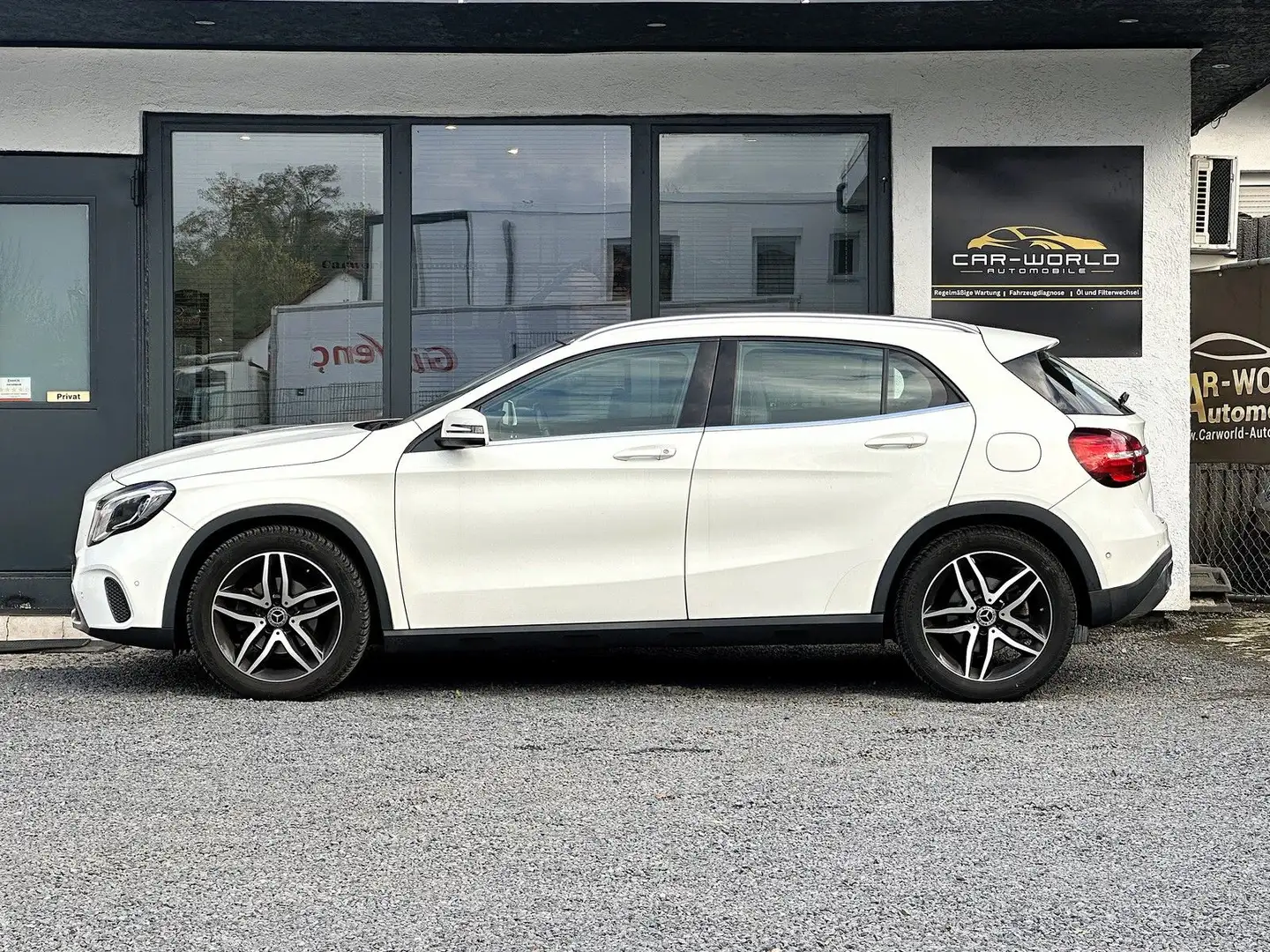 Mercedes-Benz GLA 200 Pano,Im Kundenauftrag Weiß - 2