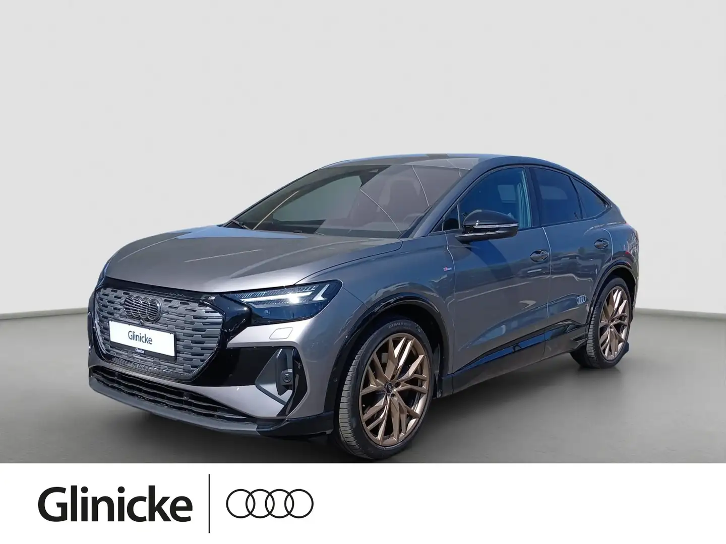 AUDI Q4