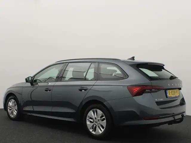 Skoda Octavia view 3