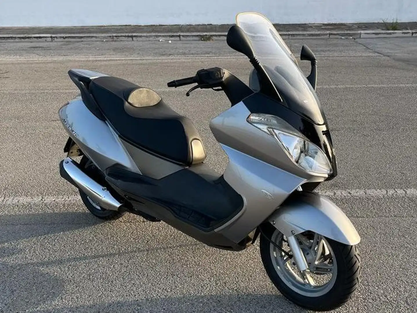 Aprilia Atlantic 125 Grijs - 1