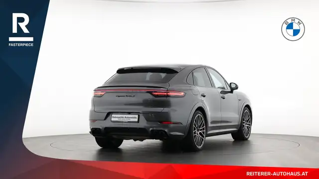 Porsche Cayenne view 3