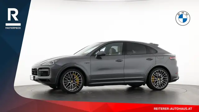 Porsche Cayenne view 13