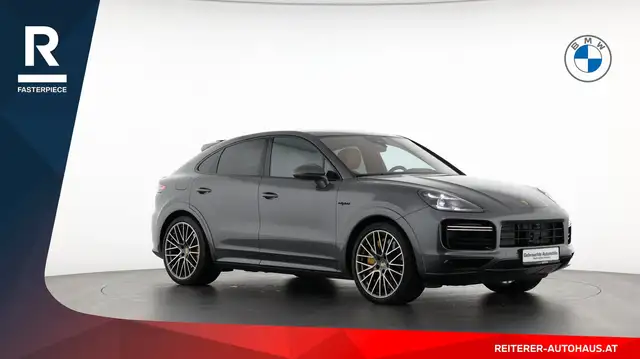Porsche Cayenne view 8