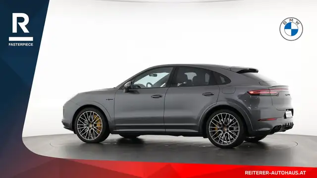 Porsche Cayenne view 15