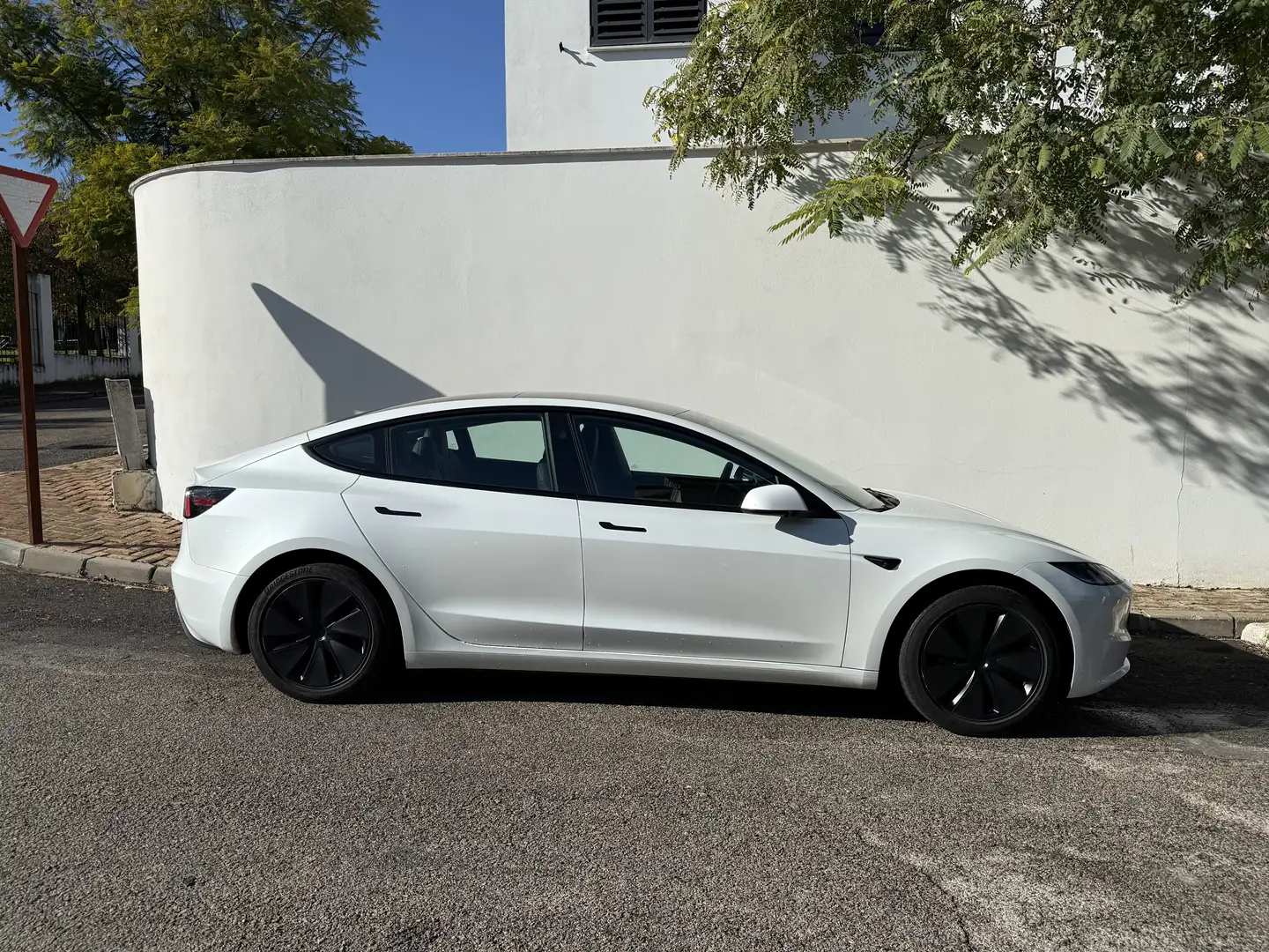 Tesla Model 3 Standard Range Premium RWD - 2