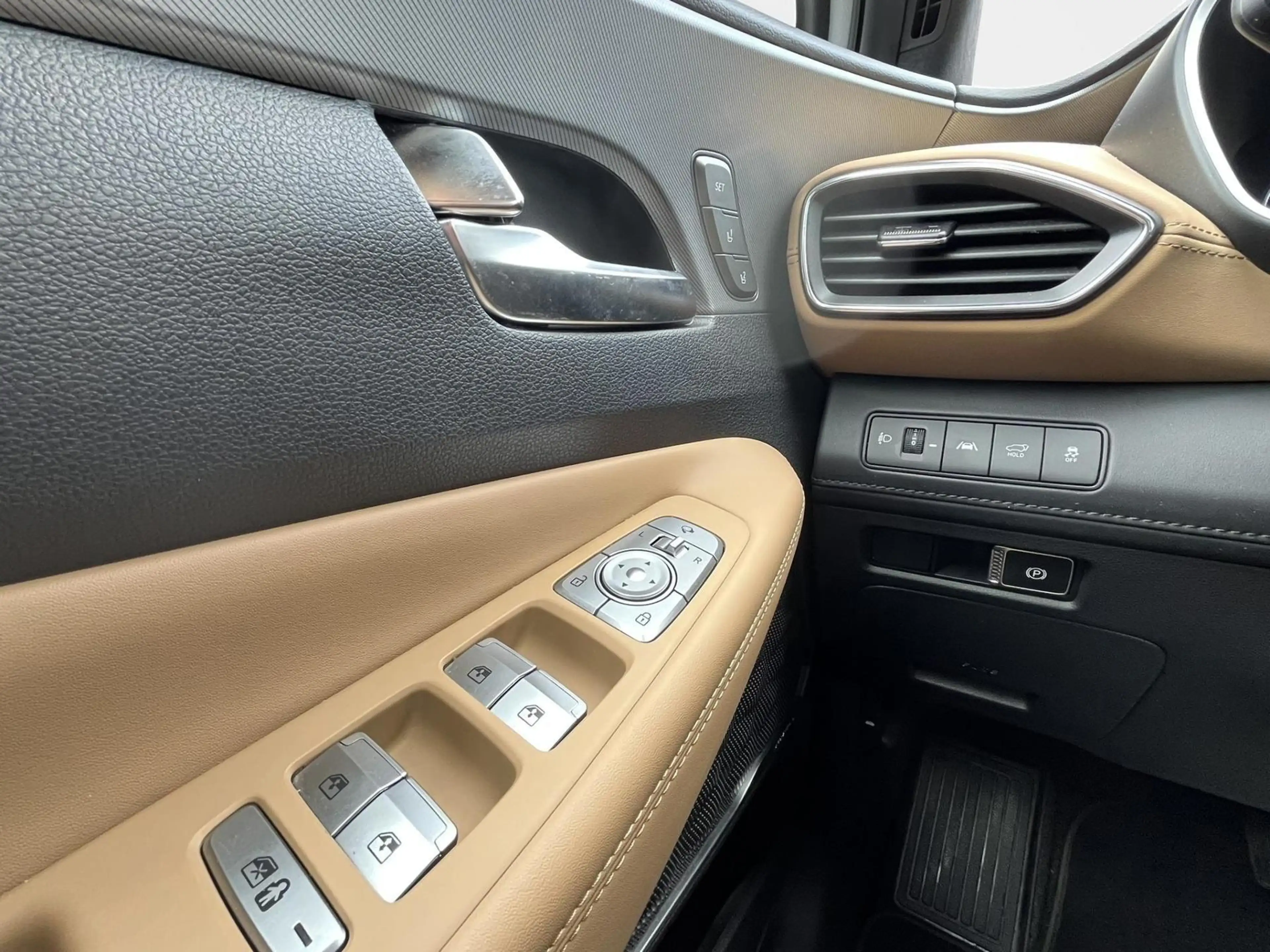 Hyundai SANTA FE 1.6 T-GDI SIGNATURE Hybrid 4WD Panoramadach — photo 11