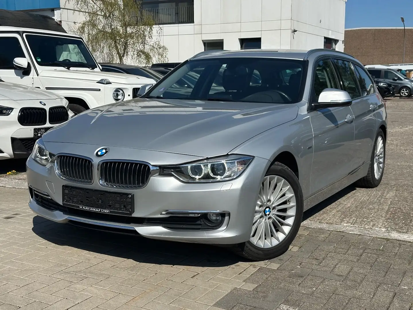 BMW 316 i /Bi-Xenon/Navi/Autom// Srebrny - 1