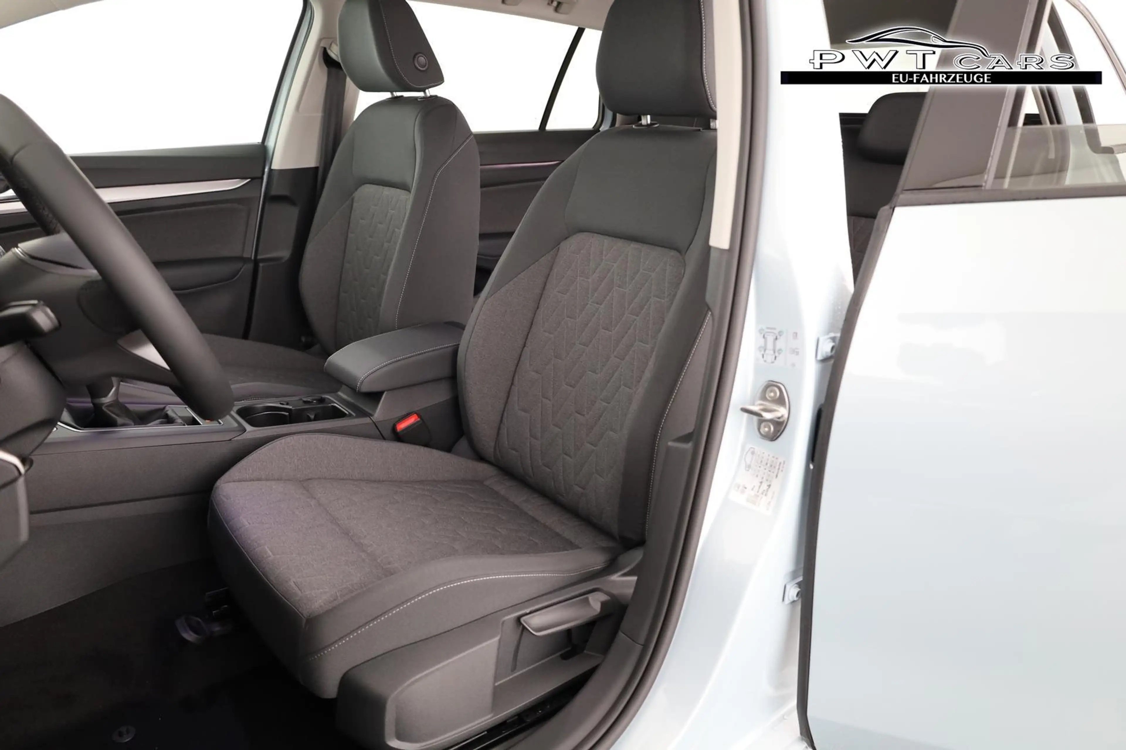 Volkswagen Golf Variant 1.5 TSI 110 kW VIII Life Facelift, AHK, easyOpe... — photo 9