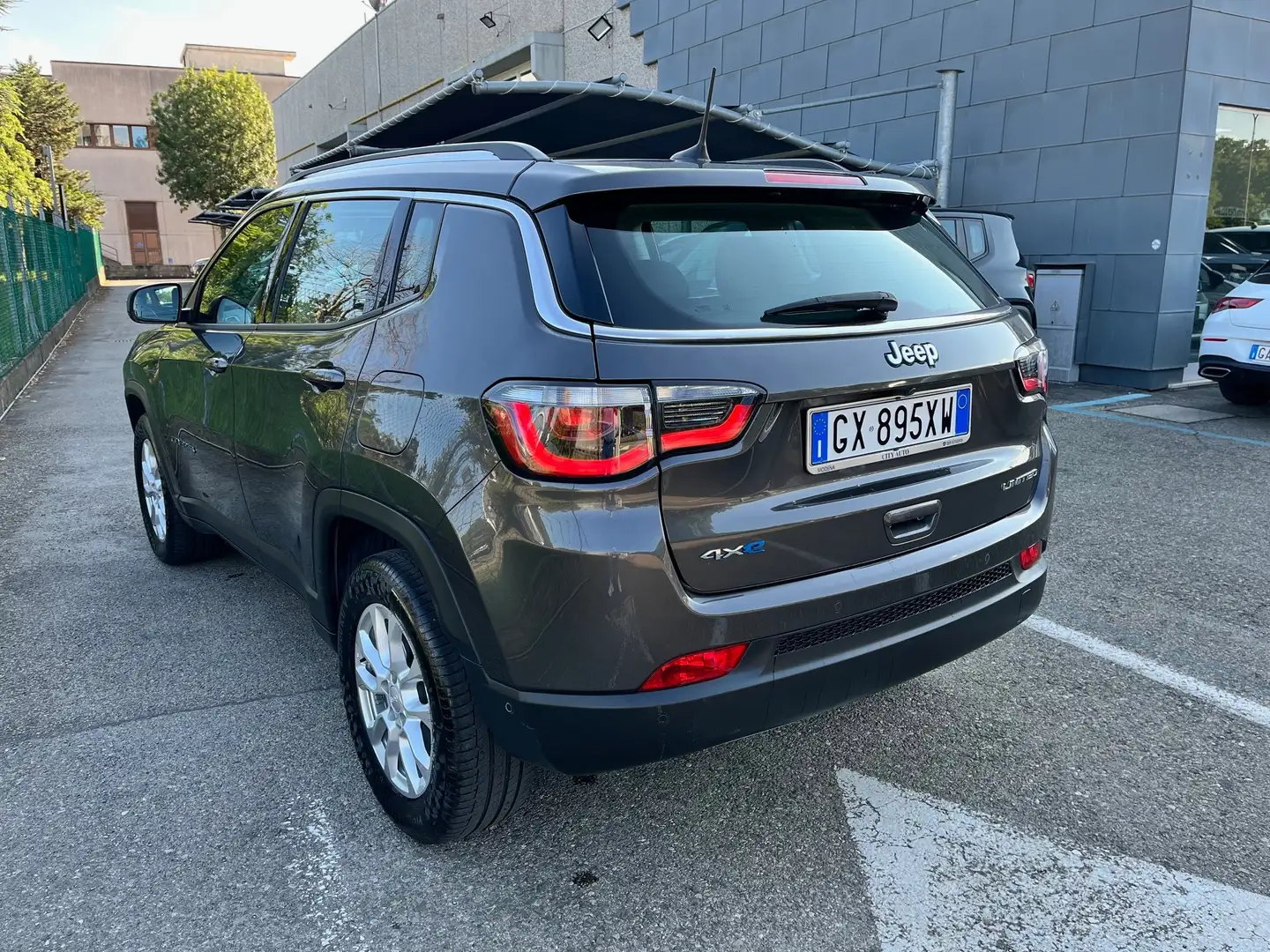 Jeep Compass Compass 1.3 turbo t4 phev Limited 4xe at6 Gris - 2