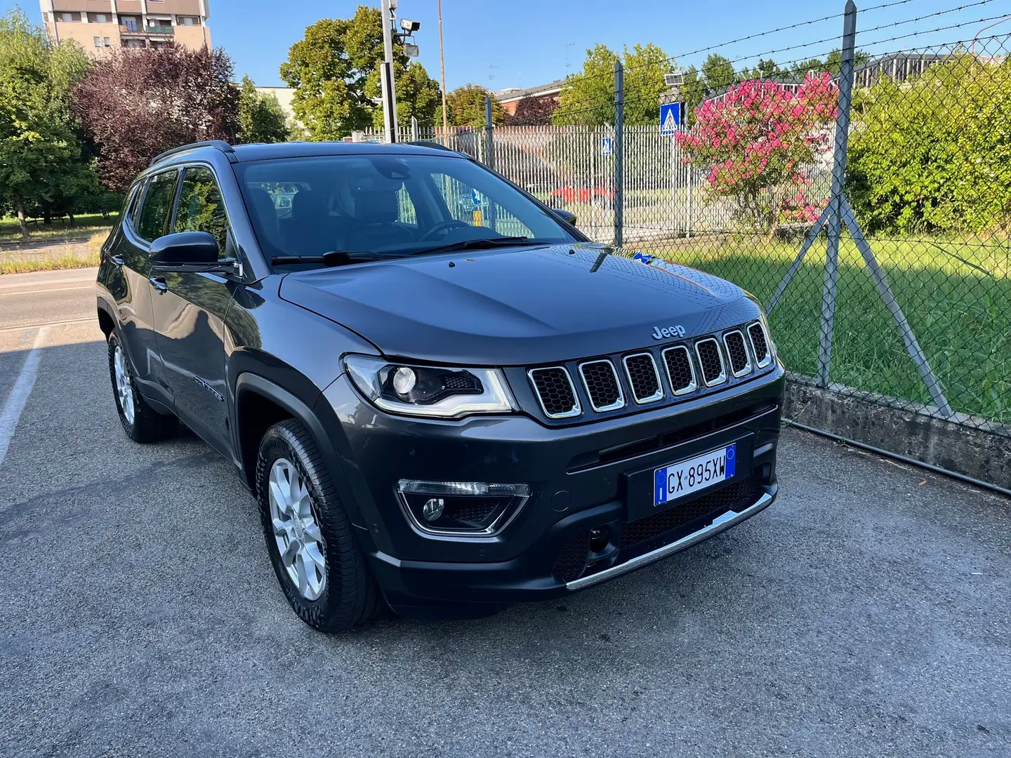 Jeep Compass Compass 1.3 turbo t4 phev Limited 4xe at6 Gris - 1