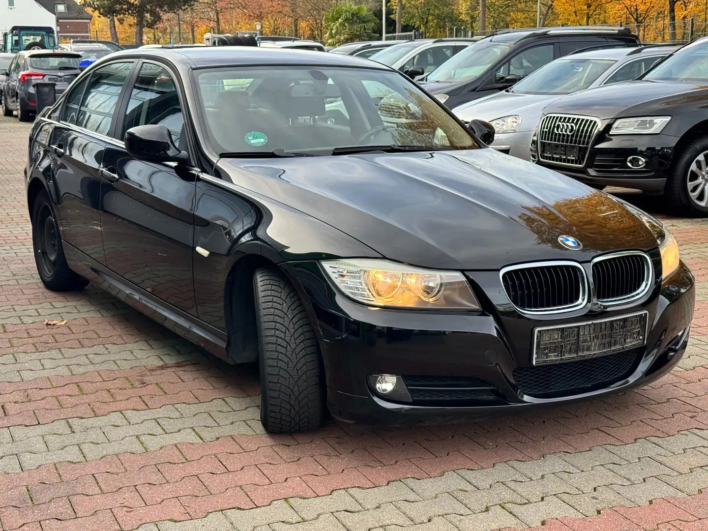 BMW 318 318i Schwarz - 1
