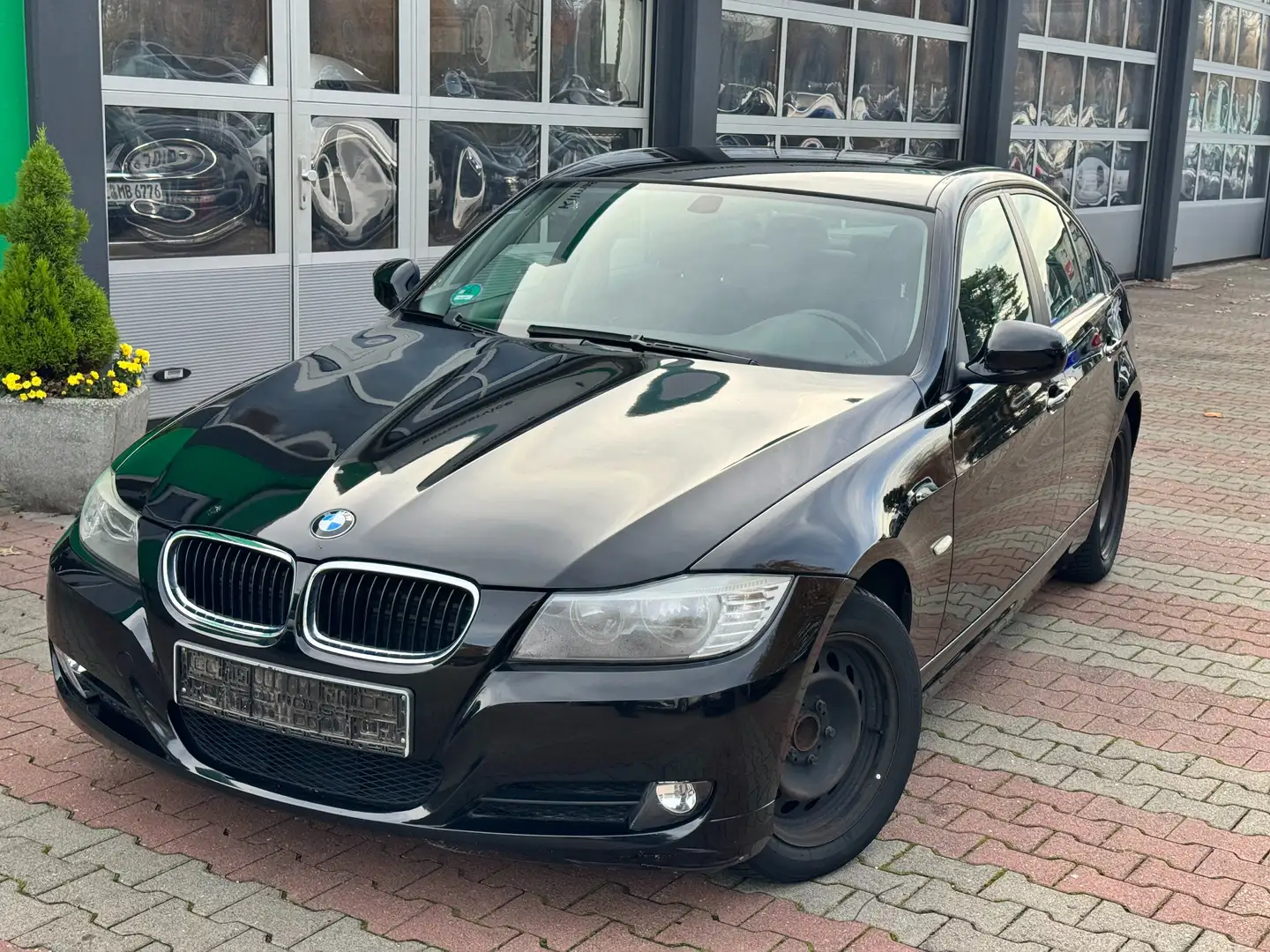 BMW 318 318i Schwarz - 2