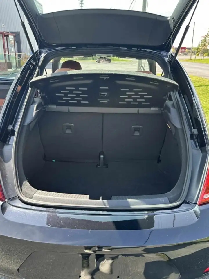 Volkswagen Beetle photo Volkswagen Beetle