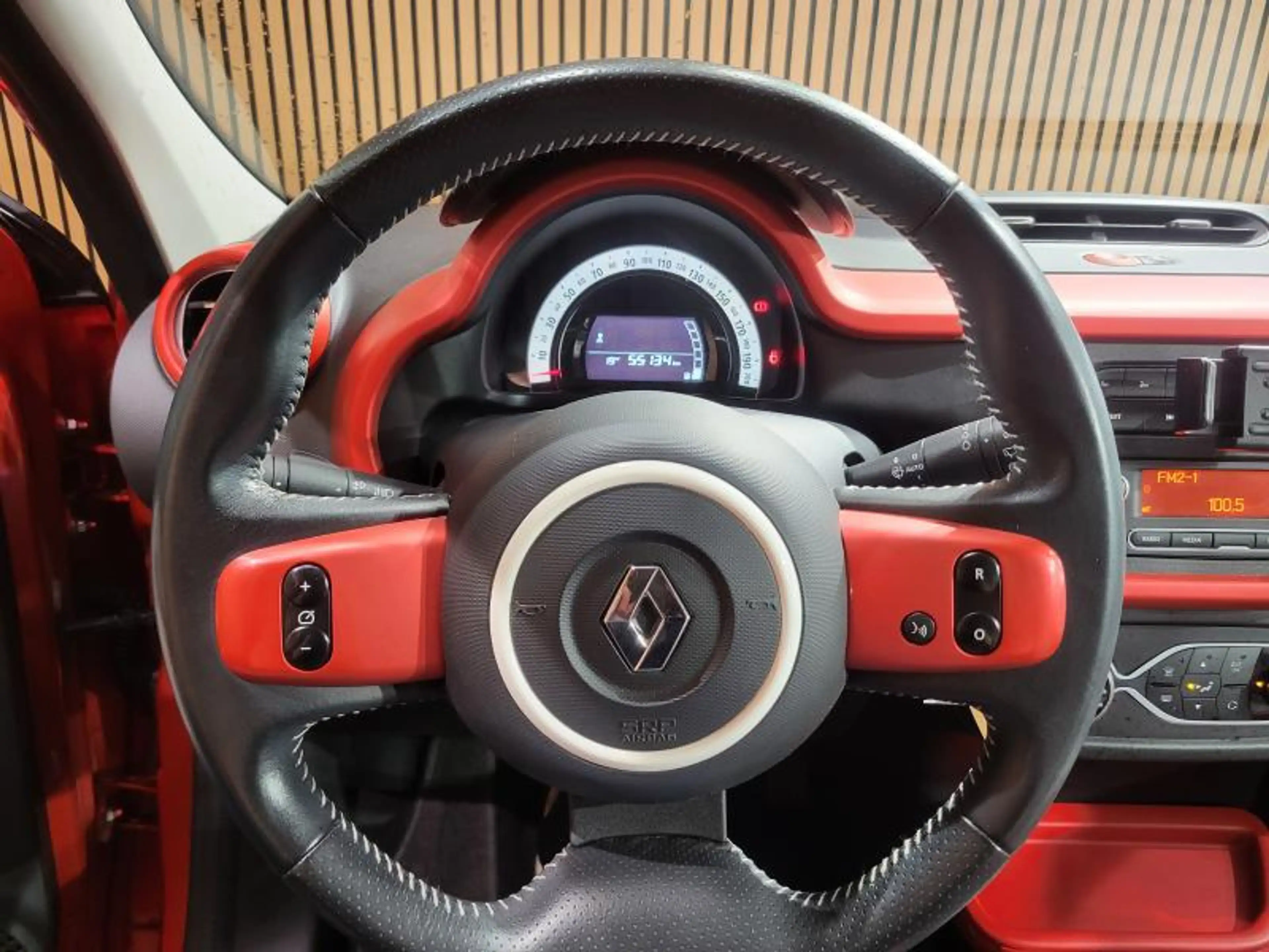 Renault Twingo III — photo 10