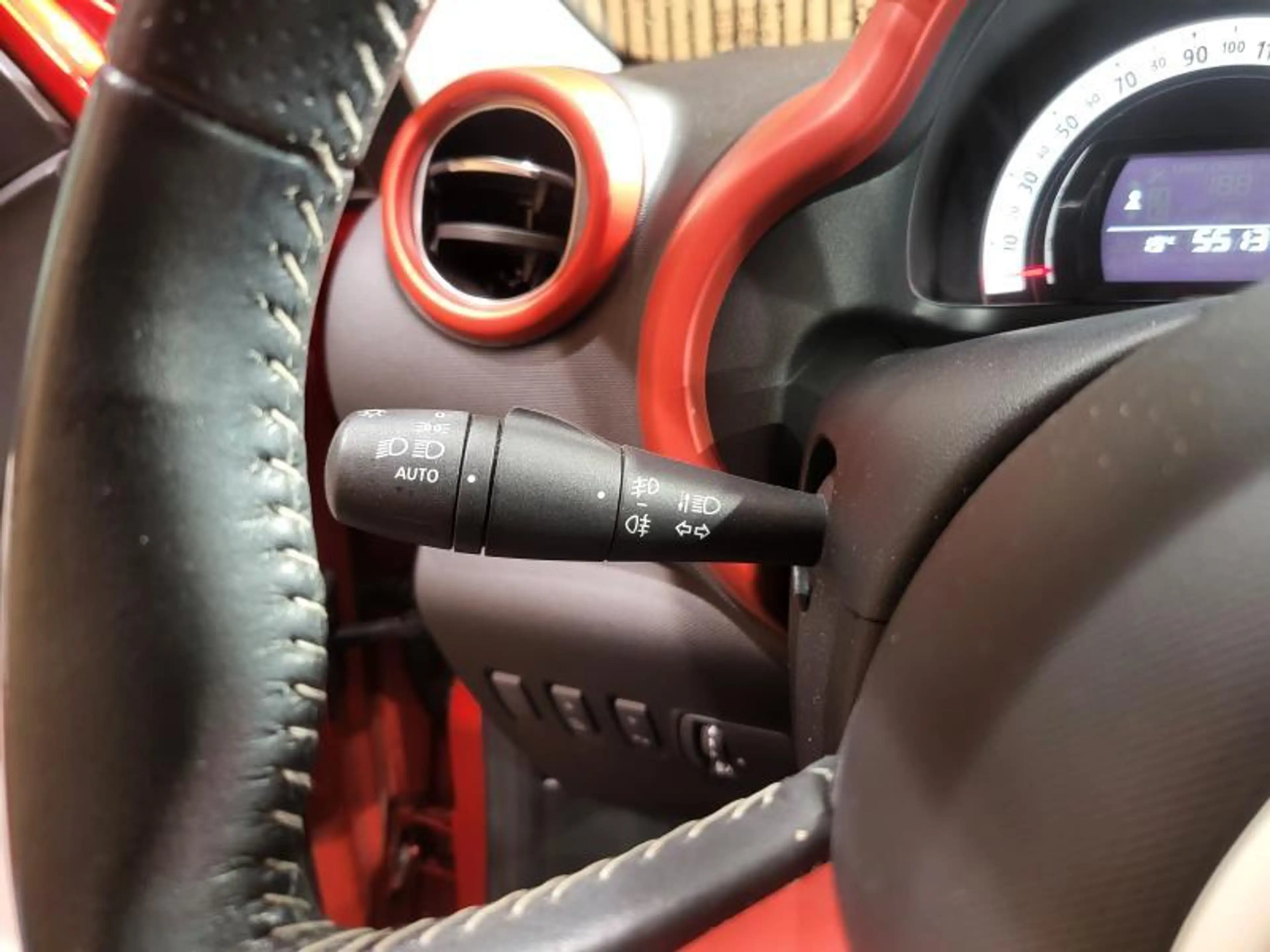 Renault Twingo III — photo 13