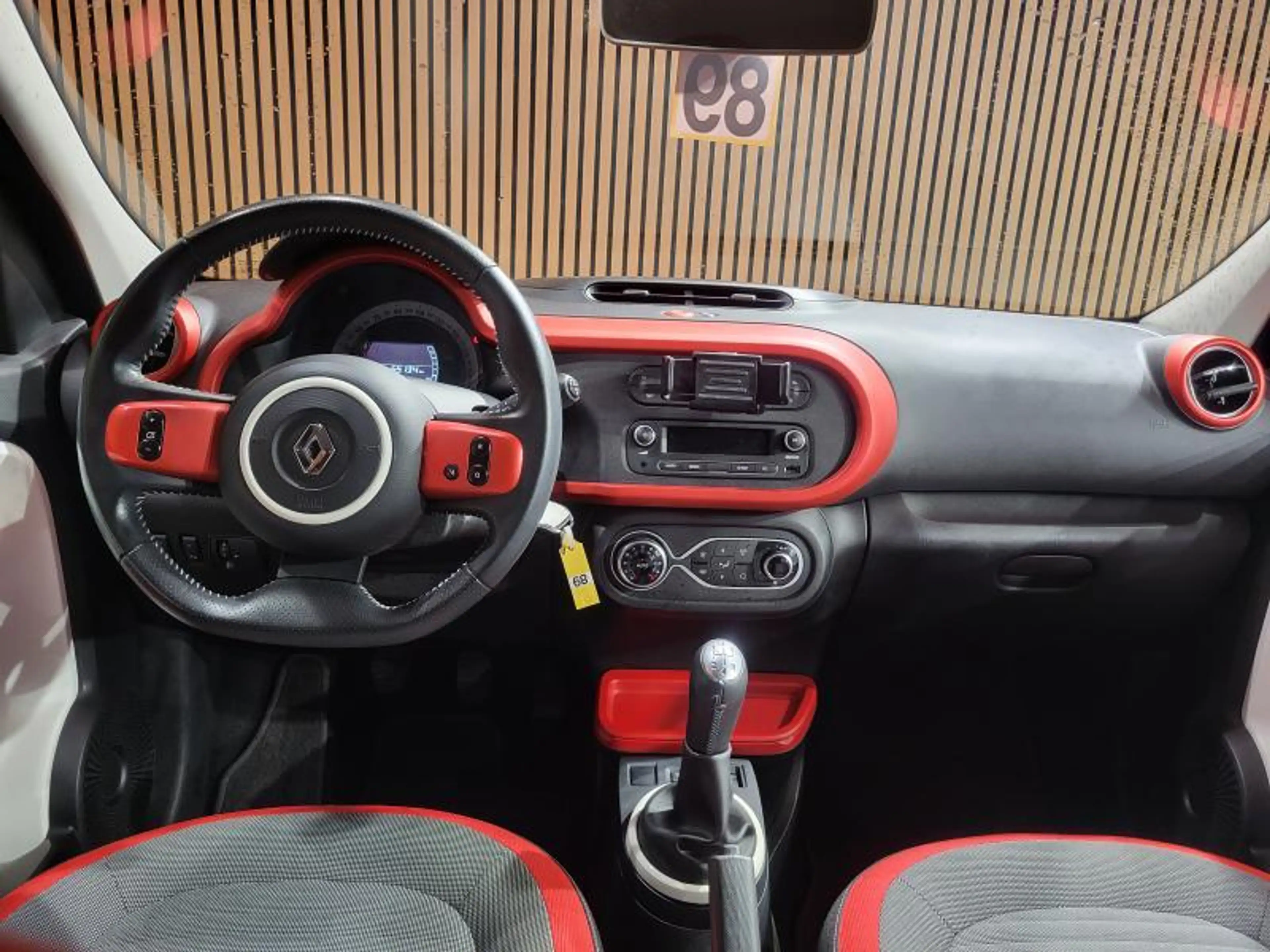 Renault Twingo III — photo 9