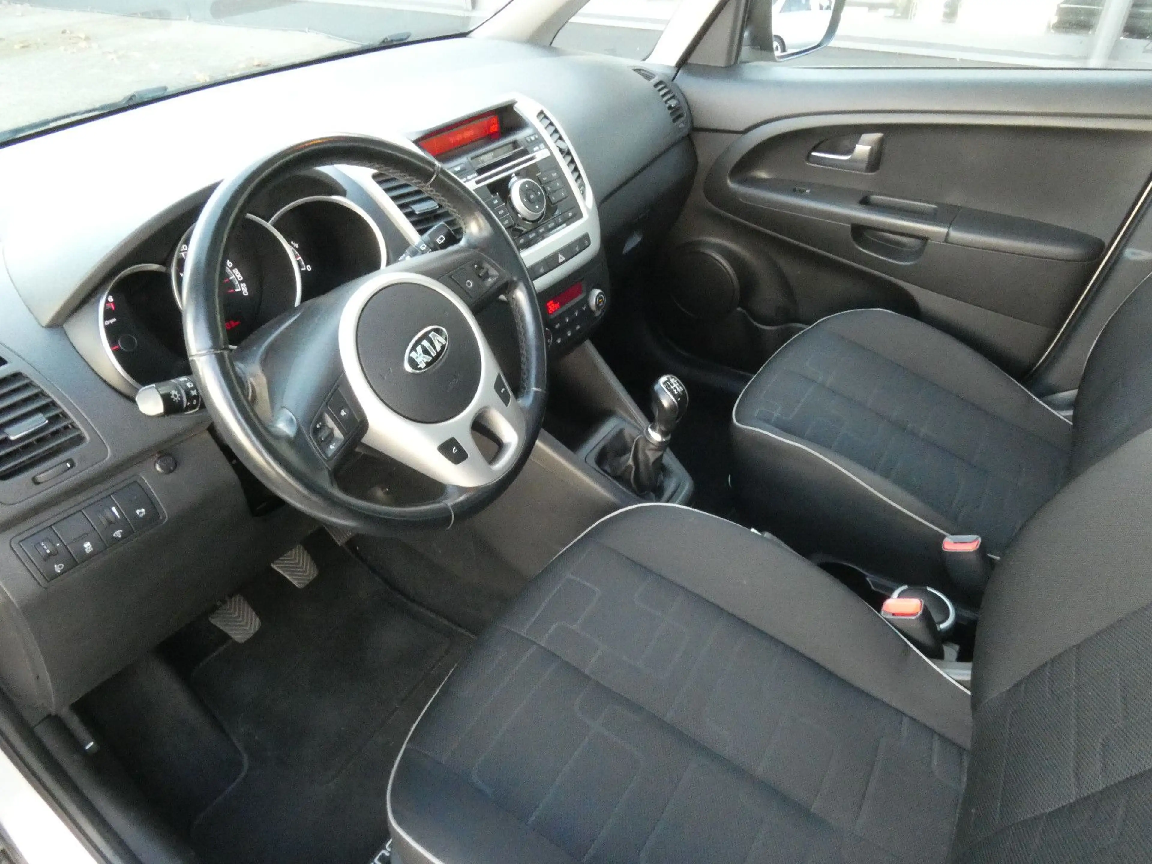 Kia Venga 1.6 CRDi 128 Spirit*Panorama* — photo 7
