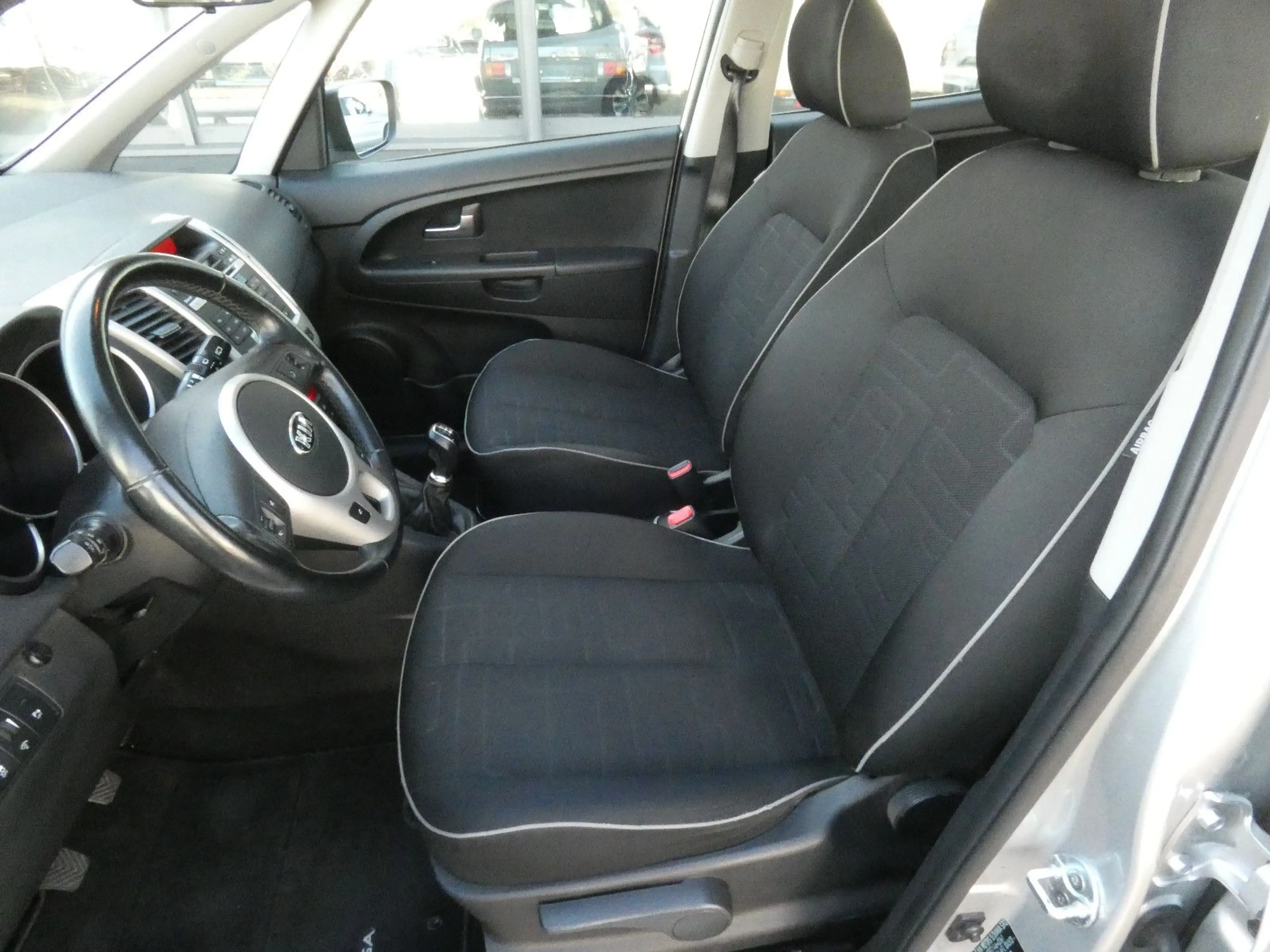 Kia Venga 1.6 CRDi 128 Spirit*Panorama* — photo 10