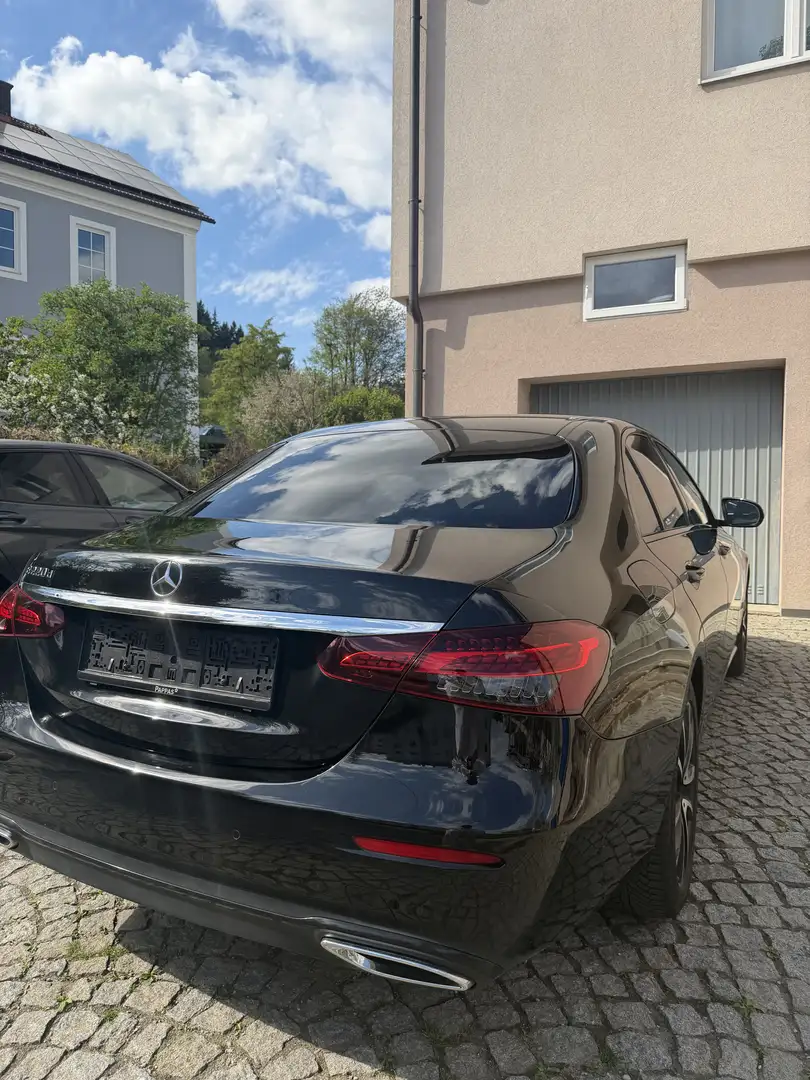 Mercedes-Benz E 220 d Aut. - 1