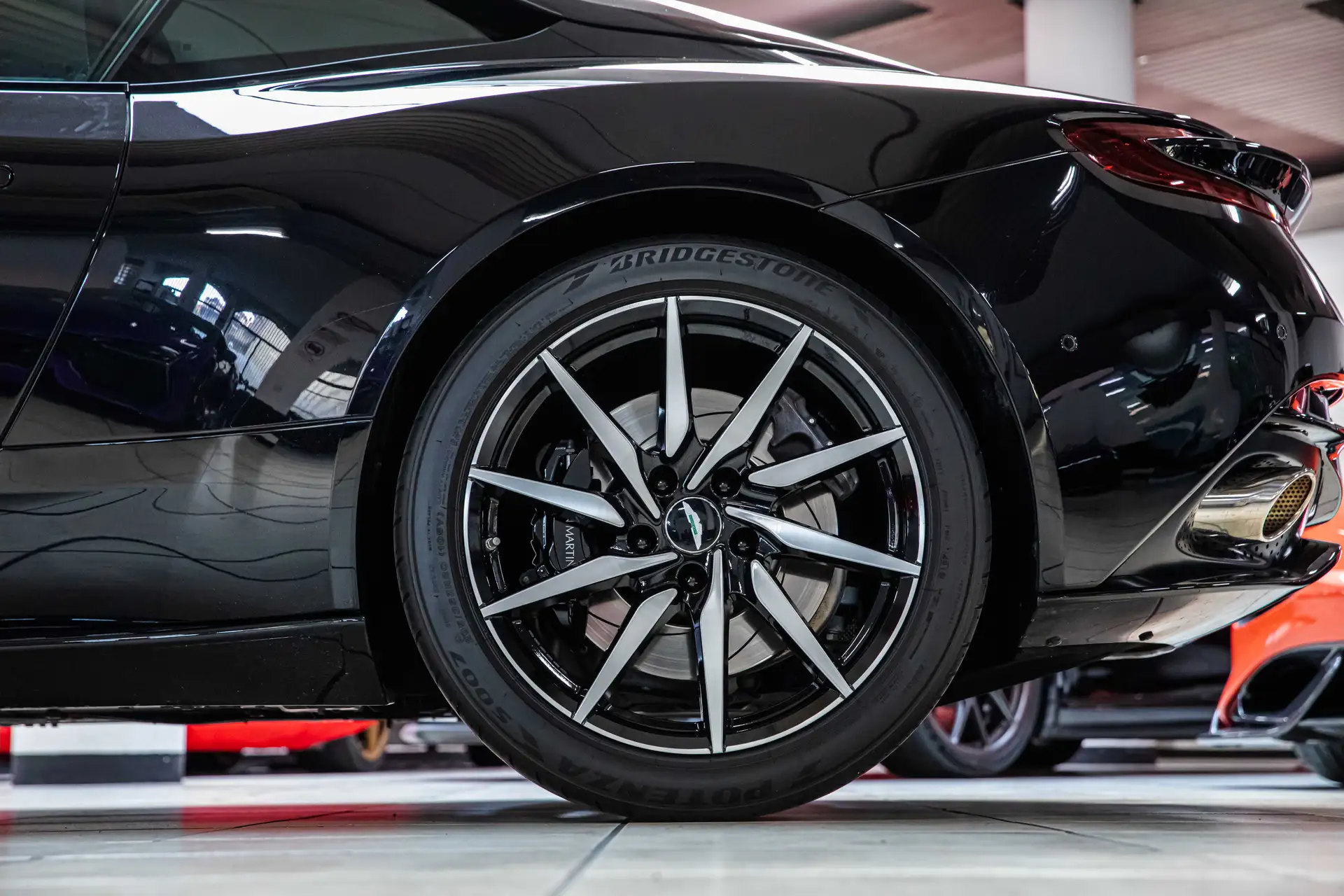 애스턴마틴 DB11 Coupé V8 2019 검정 사진 8