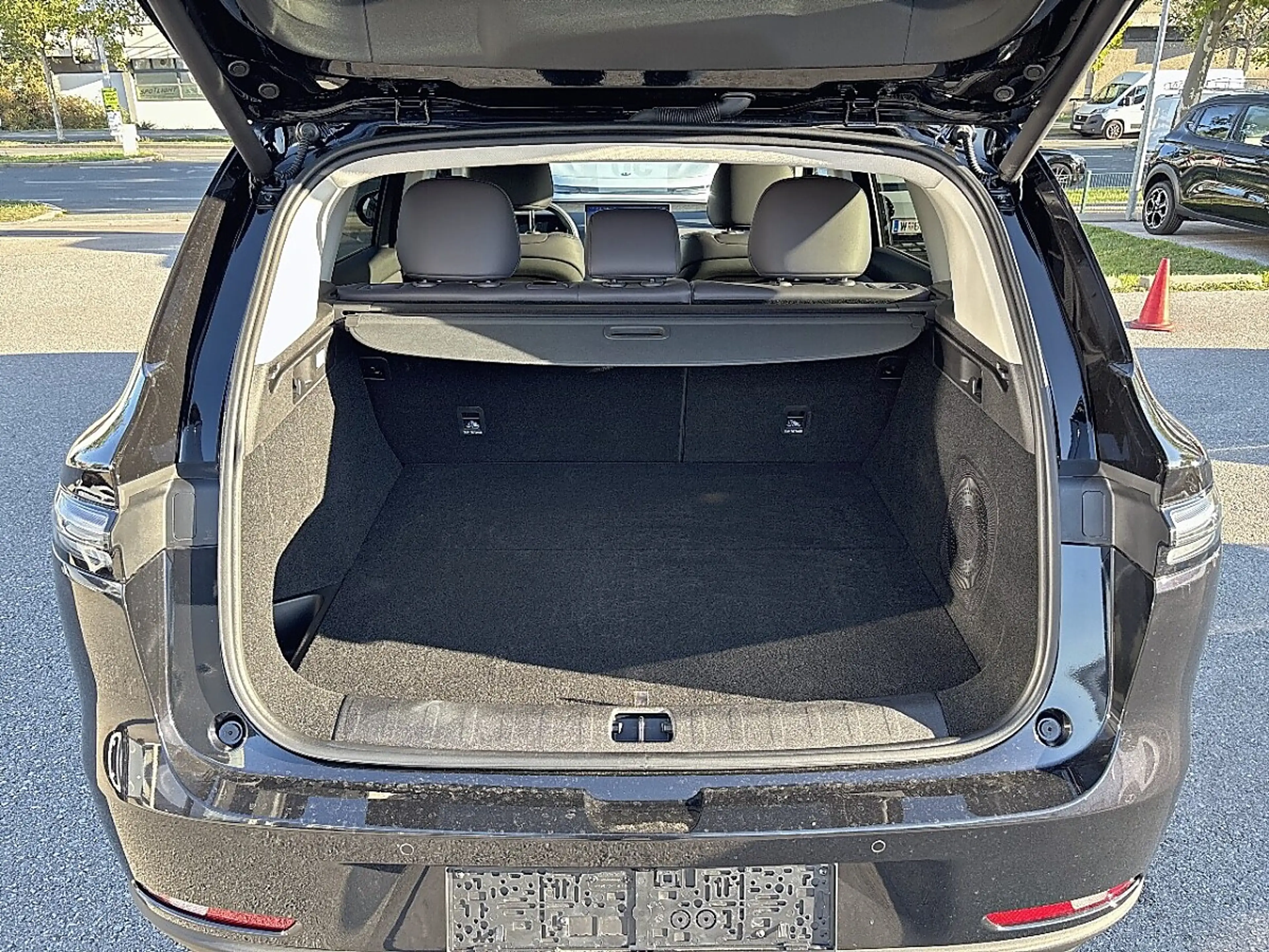 Leapmotor C10 REEV 28,4kWh Design — photo 6