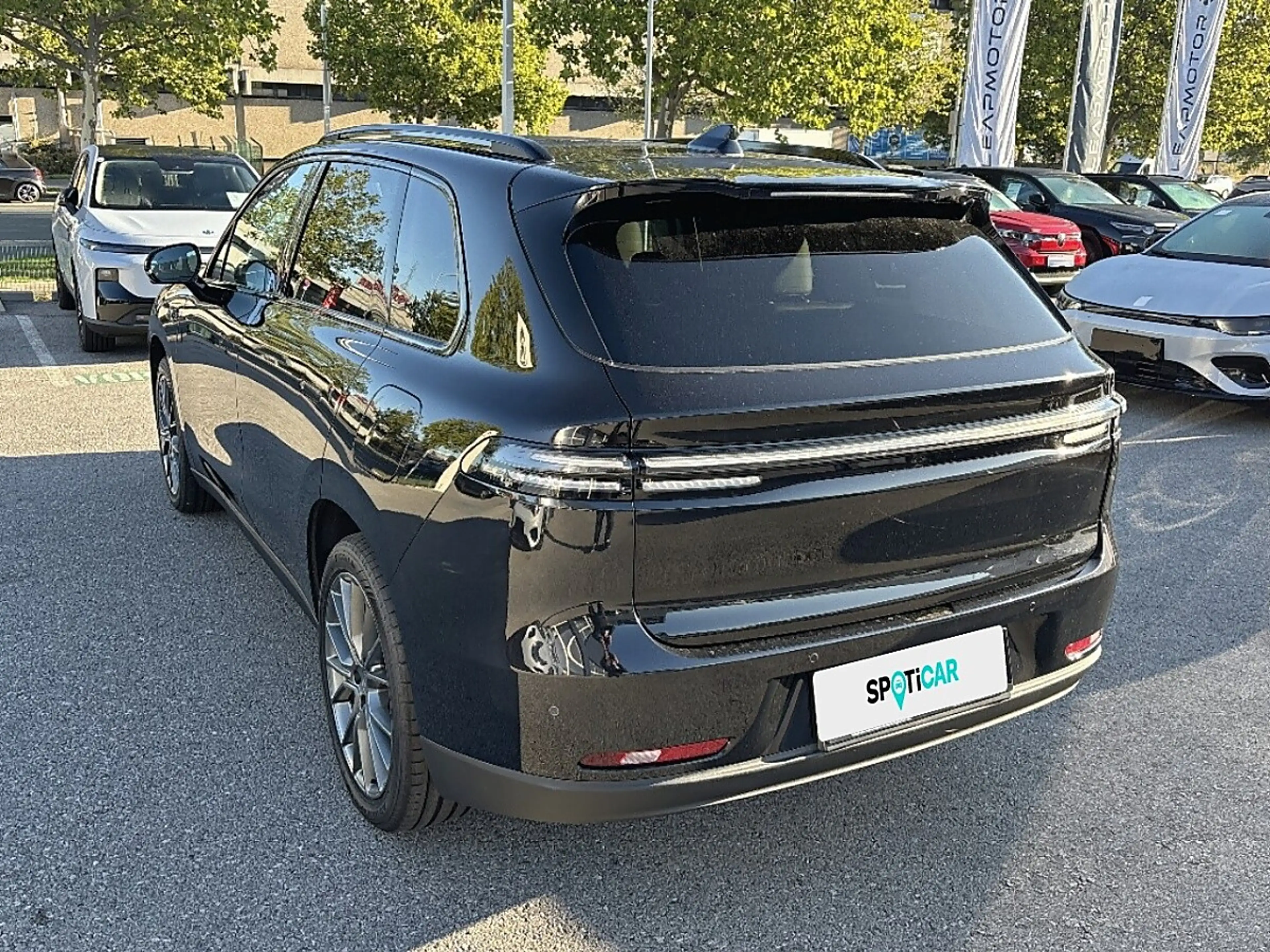Leapmotor C10 REEV 28,4kWh Design — photo 7