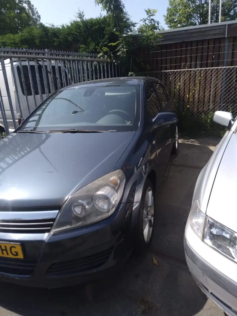 Opel Astra Astra 1.8 Executive Grijs - 2