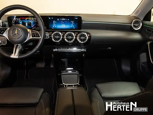 Mercedes-Benz Cla view 10