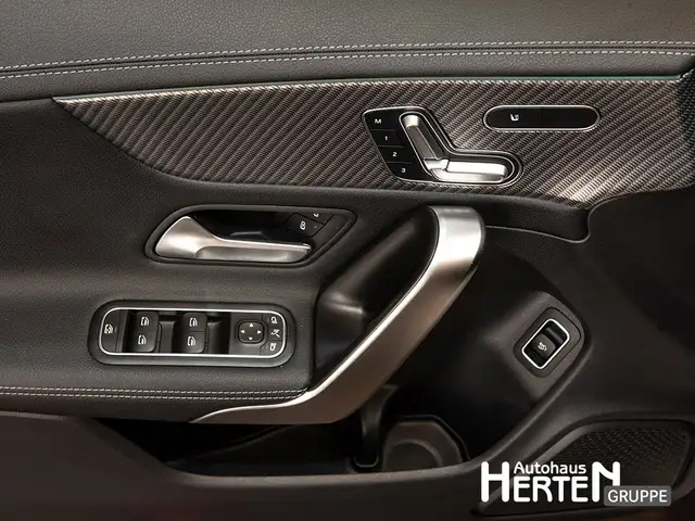 Mercedes-Benz Cla view 9