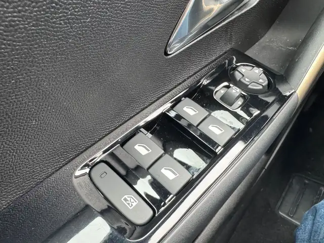 Lancia Ypsilon view 12