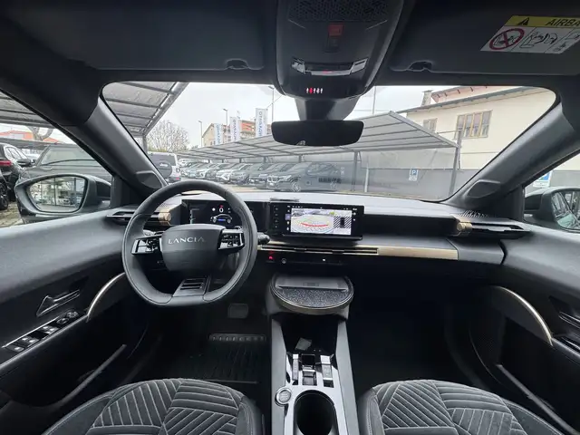 Lancia Ypsilon view 11