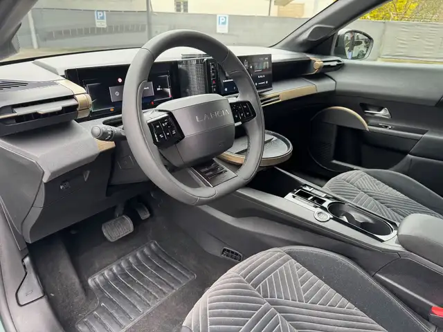 Lancia Ypsilon view 10