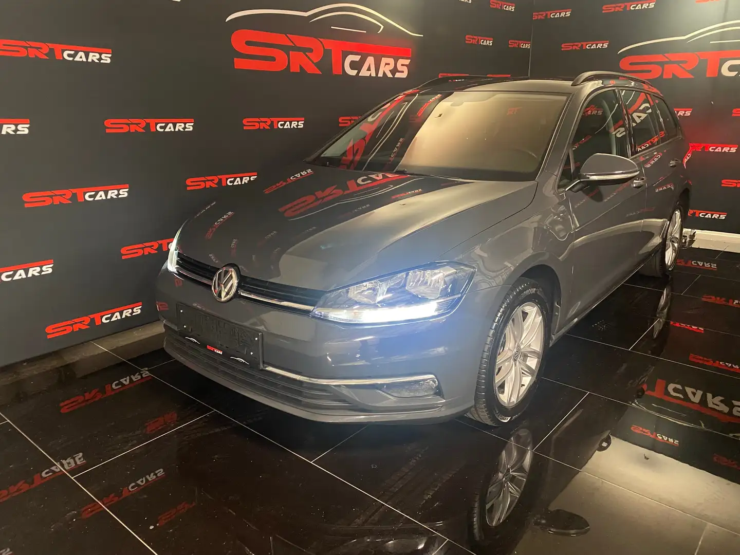 Volkswagen Golf Variant 2.0 TDI DSG Aut. *Massage*AHK*Navi*ACC* 8fach Grau - 1