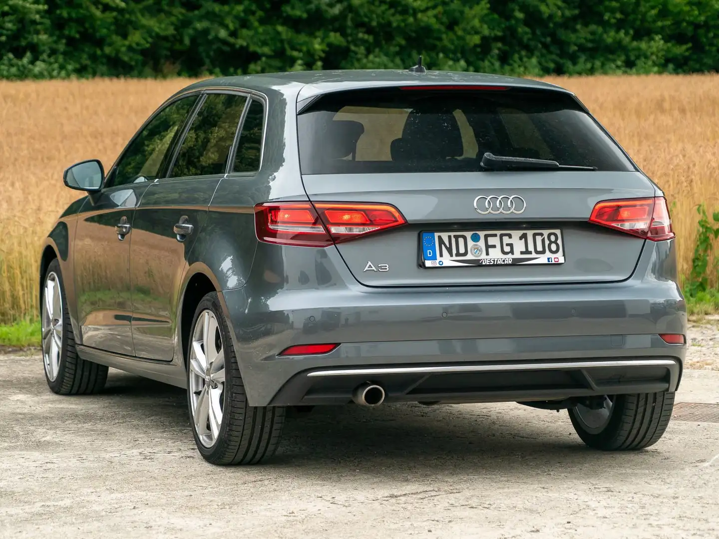 Audi A3 30 TDI Design + Schiebedach + 18” Felgen + STHZ Grigio - 2