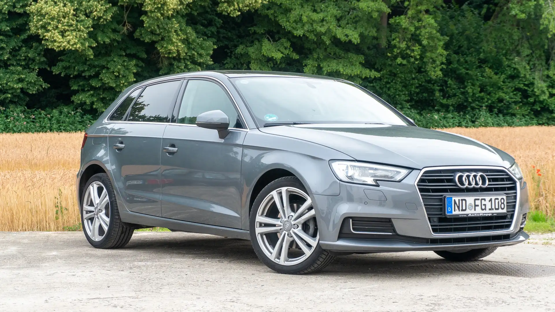 Audi A3 30 TDI Design + Schiebedach + 18” Felgen + STHZ Grigio - 1