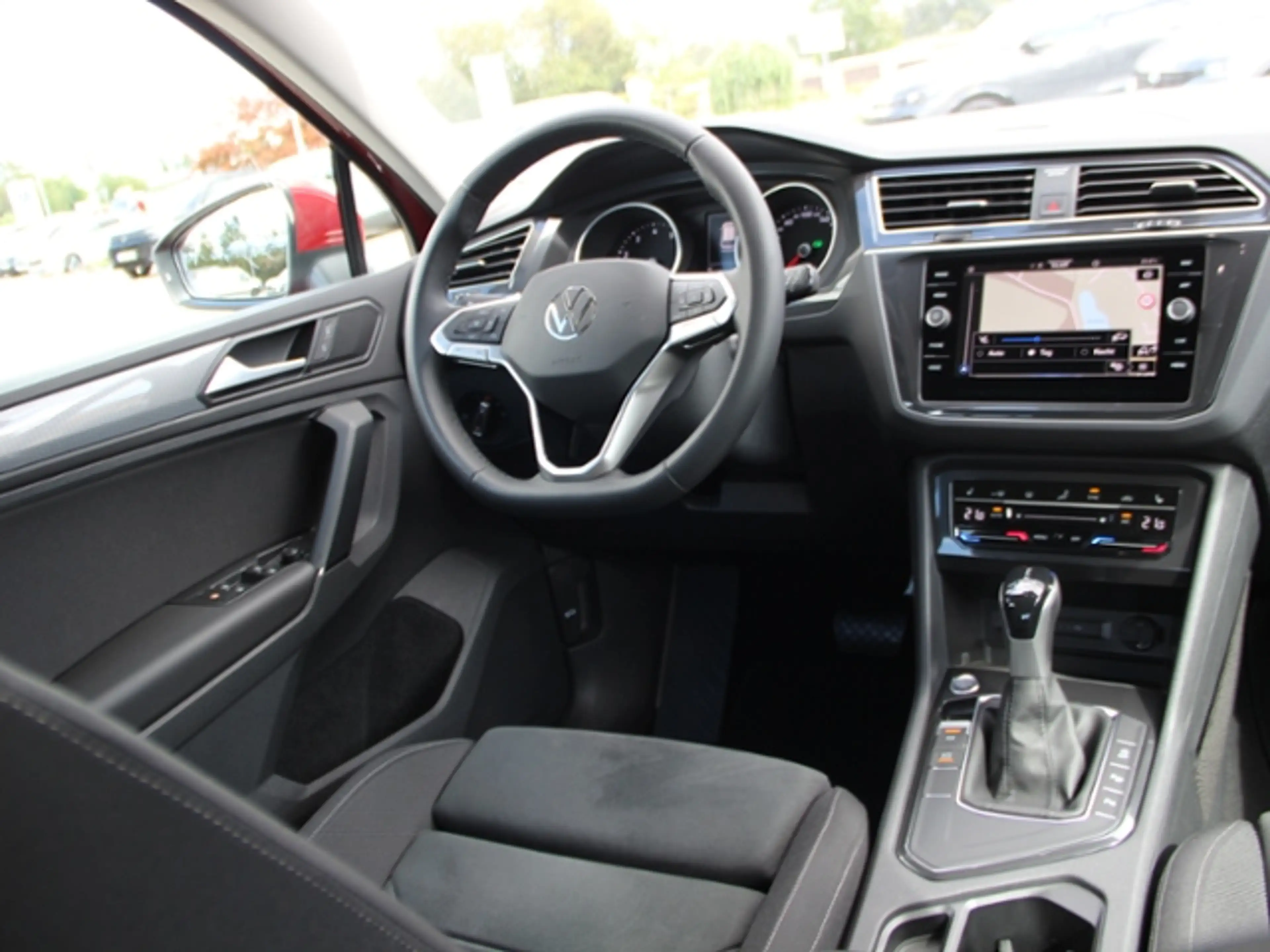 Volkswagen Tiguan 1.5 TSI DSG Life KLIMA LED NAVI ALU — photo 10