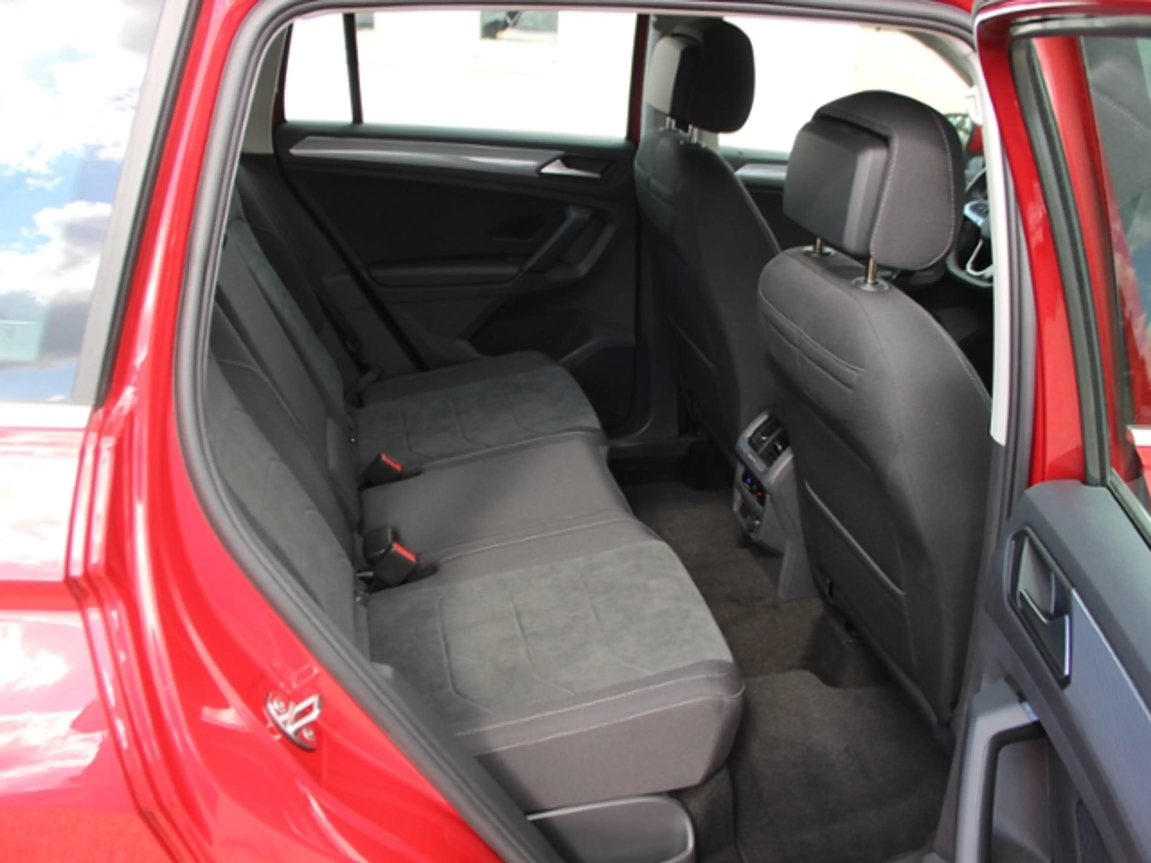 Volkswagen Tiguan 1.5 TSI DSG Life KLIMA LED NAVI ALU — photo 9