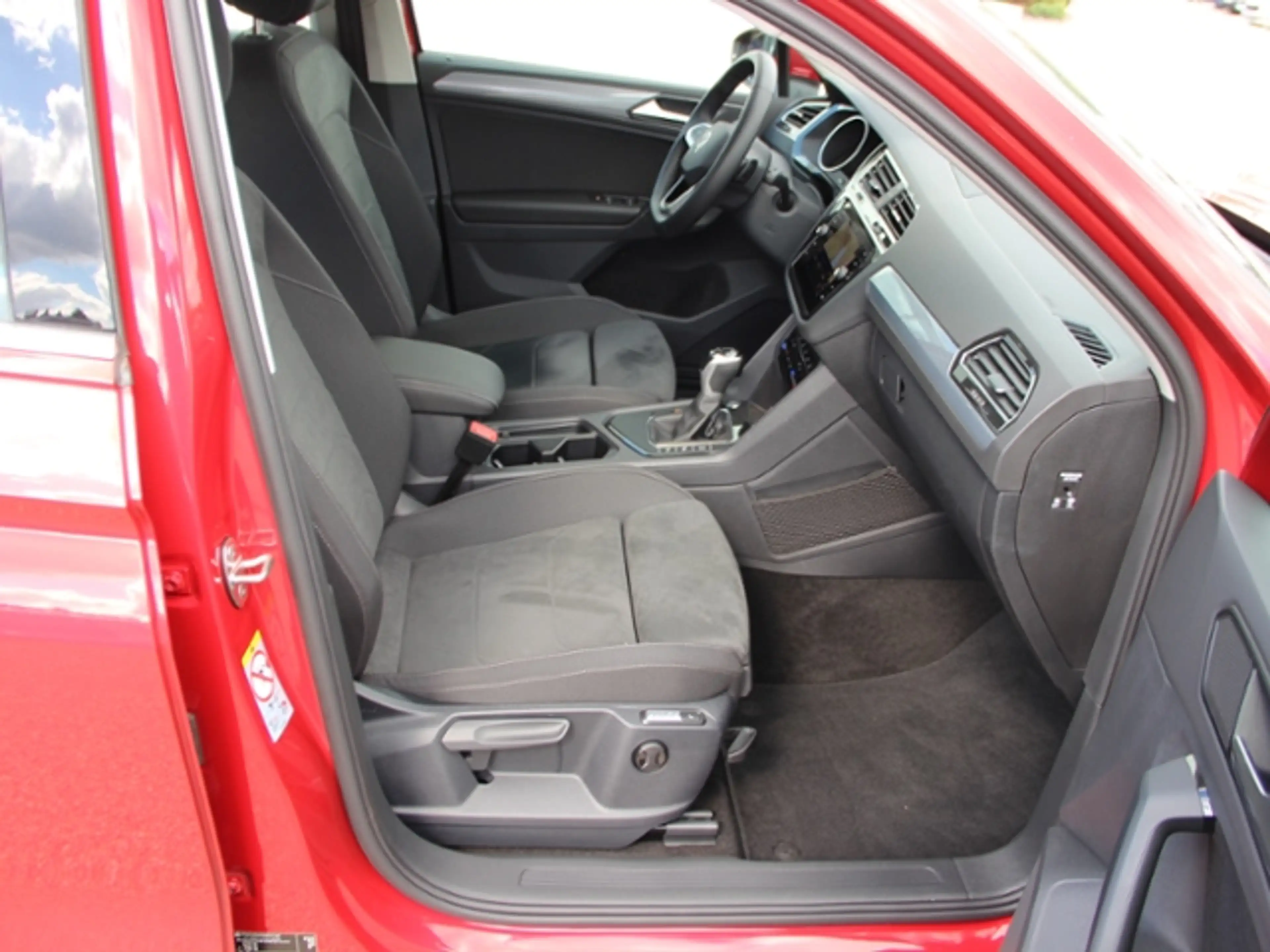 Volkswagen Tiguan 1.5 TSI DSG Life KLIMA LED NAVI ALU — photo 8