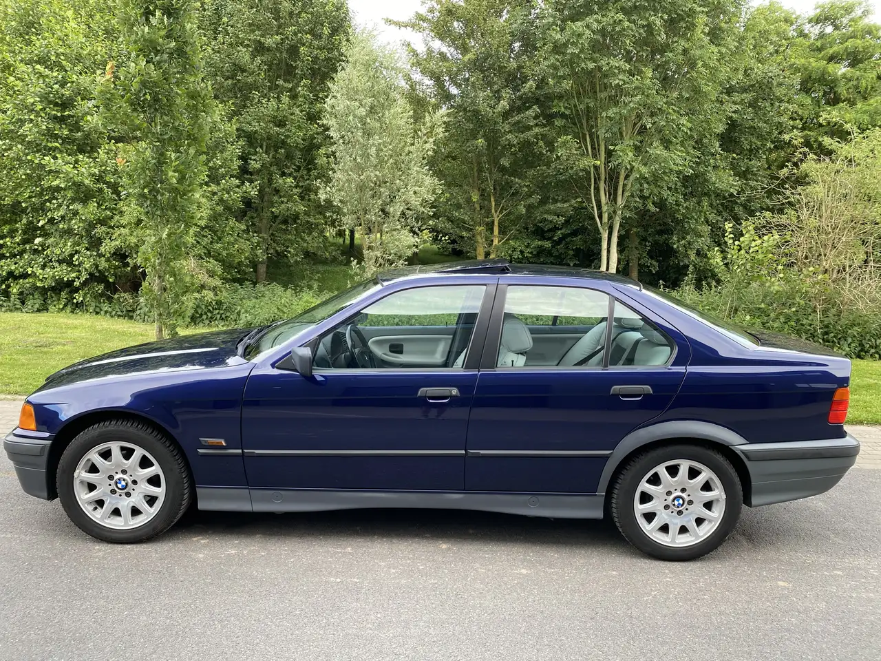 BMW 316i, foto 11