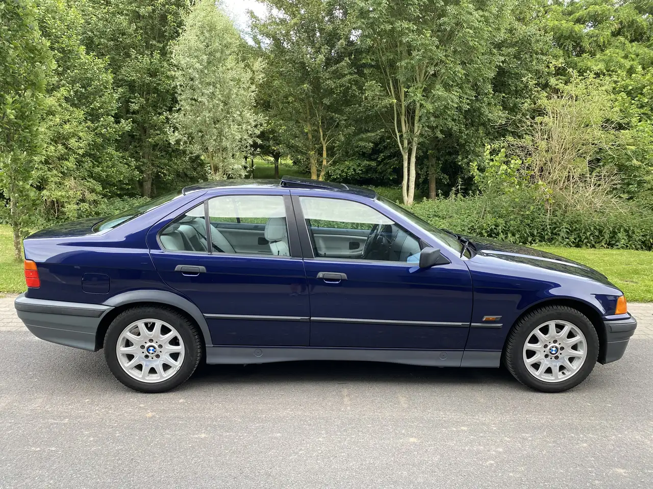 BMW 316i, foto 12