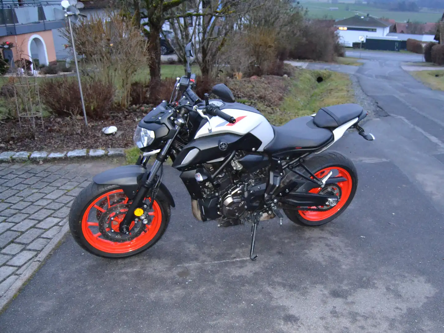 Yamaha MT-07 Tieferlegung bis zu 50 mm möglich Plateado - 1