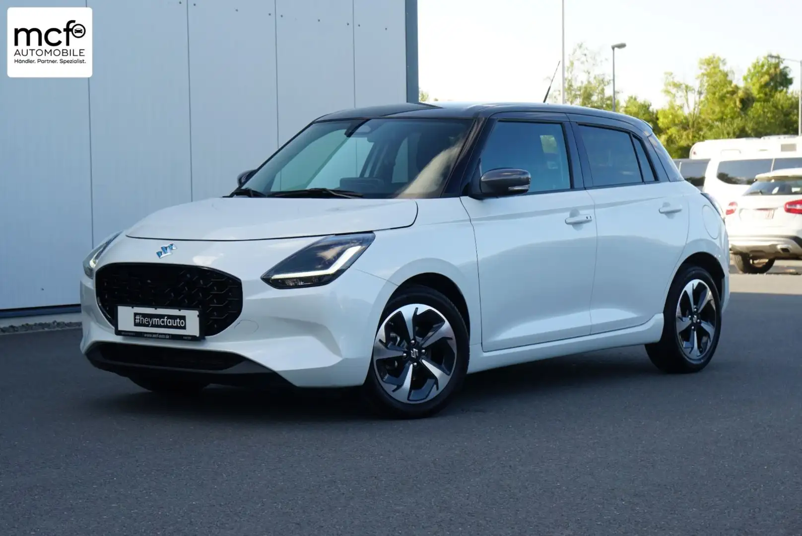 Suzuki Swift 1.2 Dualjet Hybrid Comfort Plus *ACC*LED* Weiß - 1