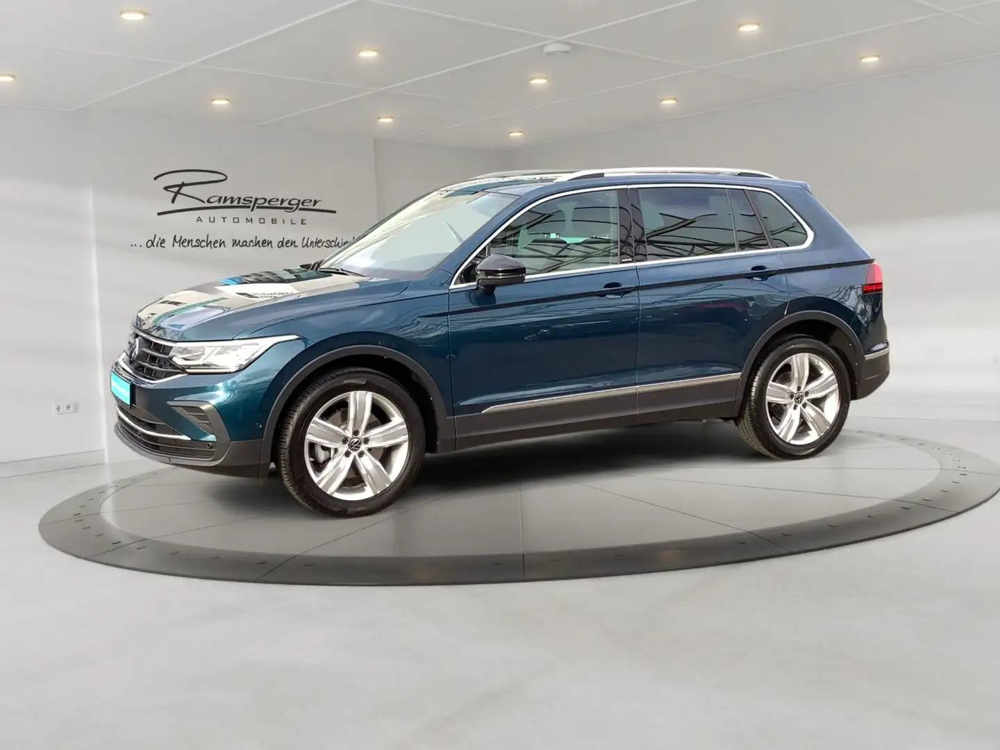 Volkswagen Tiguan 2.0 TSI DSG MOVE 4M. AHK ACC Pano Matrix Blau - 2