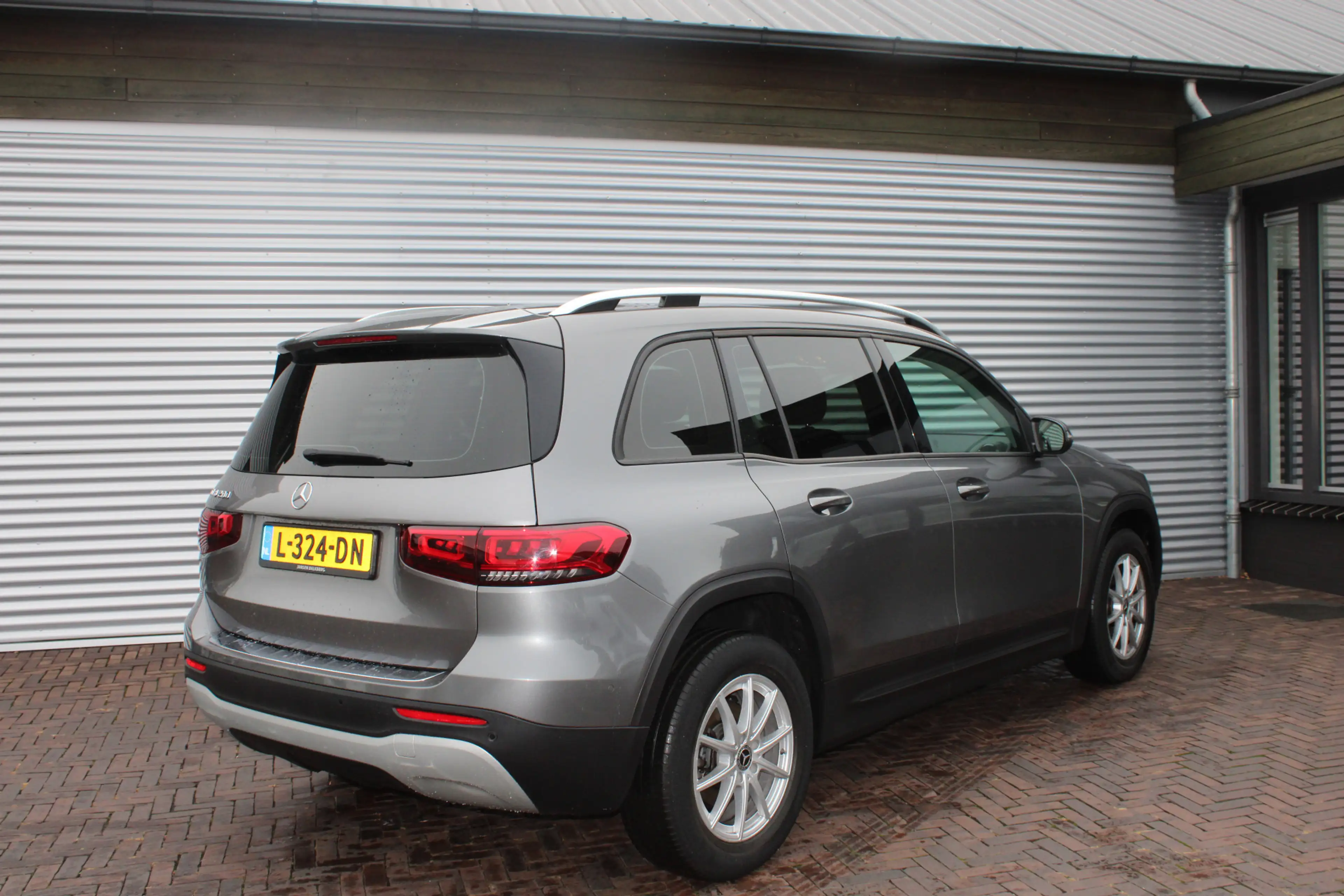 Mercedes-Benz GLB 200 Business Solution — photo 11