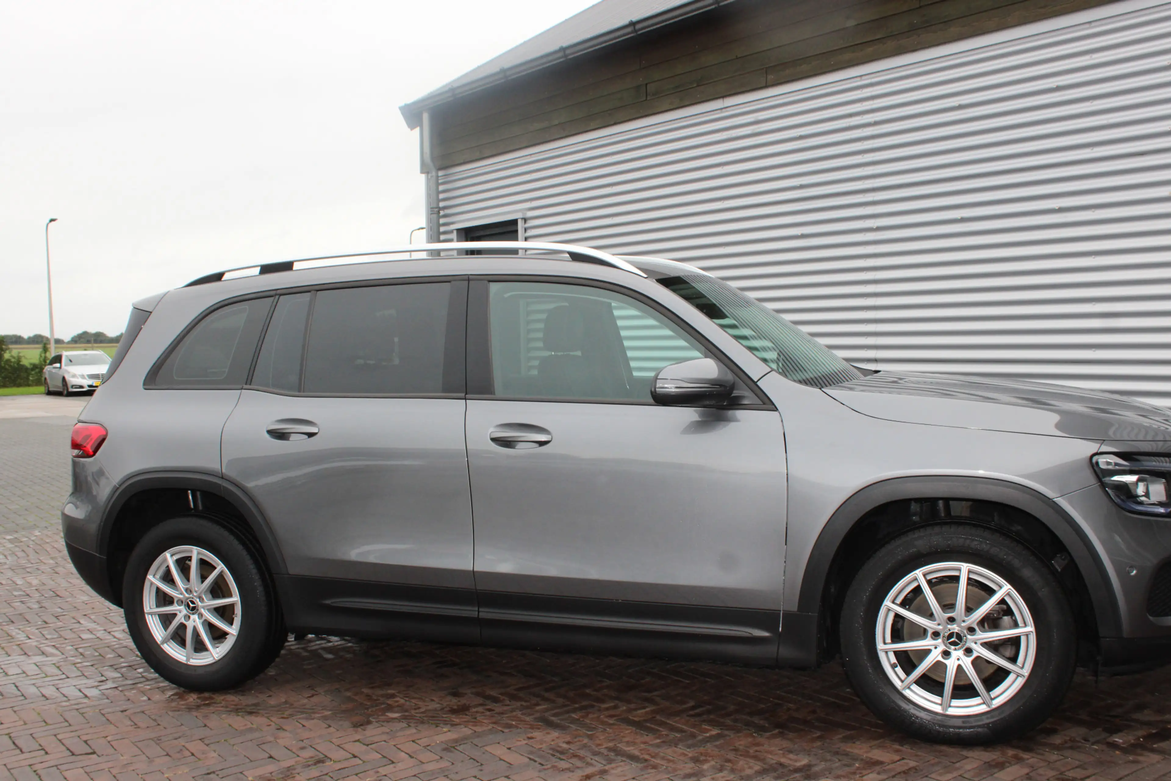Mercedes-Benz GLB 200 Business Solution — photo 13